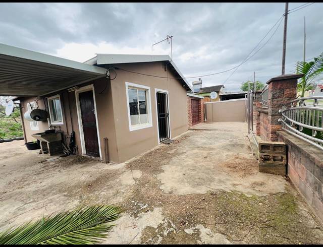 2 BEDROOM FREEHOLD FOR SALE IN NEWLANDS EAST